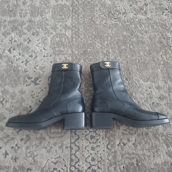 Chanel 2022 Interlocking CC Logo Boots 35 - Picture 12 of 16